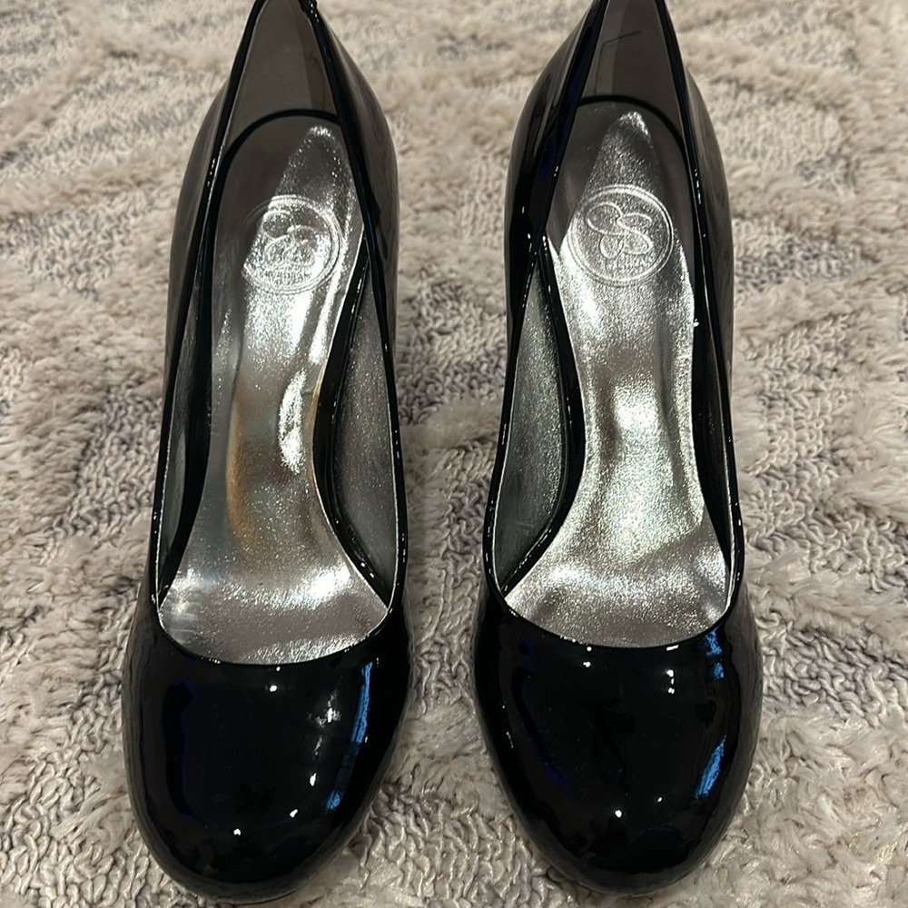 Patent Black Jessica Simpson Round Toe heels